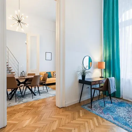 Maverick 3* Budapeste