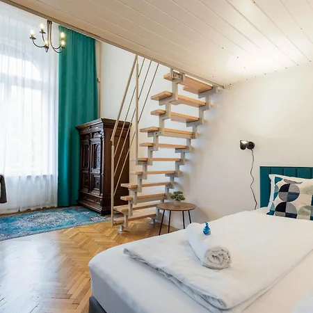 Maverick 3* Budapest
