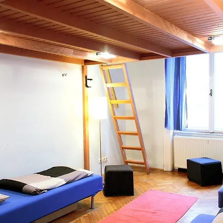 Maverick 3* Budapest